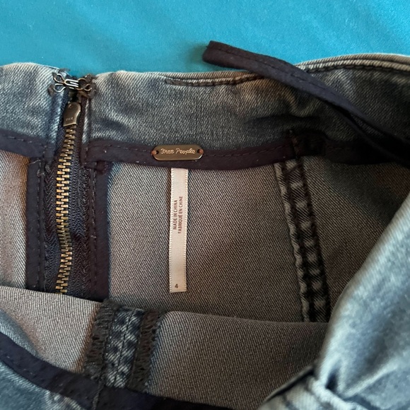 Free People Jean Skirt Size 4. Grey distressed denim. Stretchy and comfortable! - Picture 16 of 16